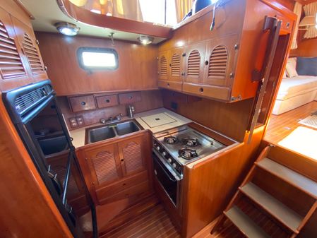 Albin 43 Sundeck image