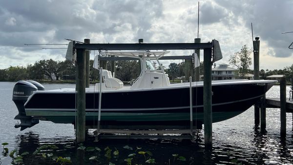 Regulator 32 Forward Seating