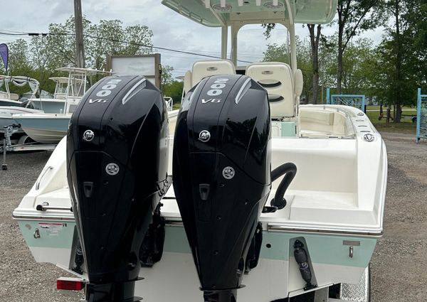 Cobia 262-CENTER-CONSOLE image