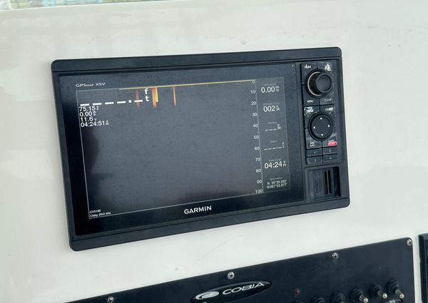 Cobia 262-CENTER-CONSOLE image