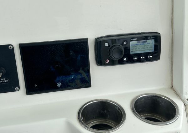 Cobia 262-CENTER-CONSOLE image