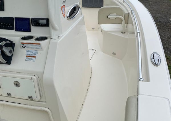 Cobia 262-CENTER-CONSOLE image