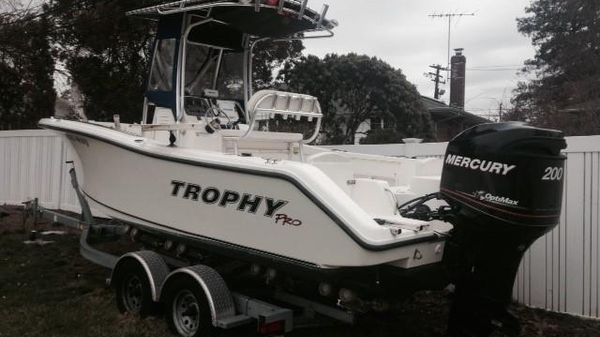 Trophy 2203 Center Console