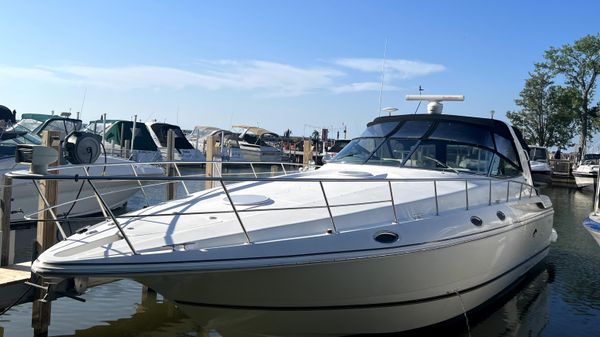 Cruisers Yachts 4270 Express