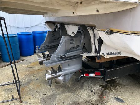 Rinker 342 Fiesta Vee image
