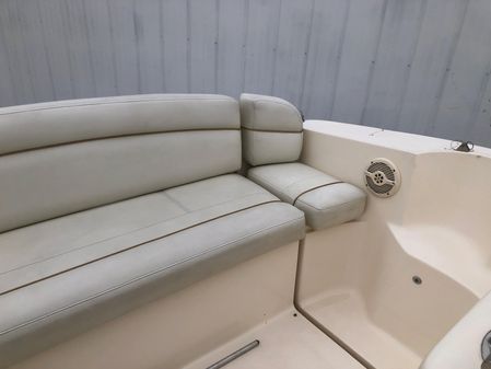 Rinker 342 Fiesta Vee image