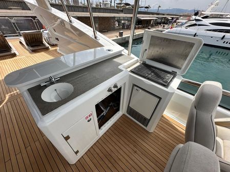 Sunseeker 90 Yacht image