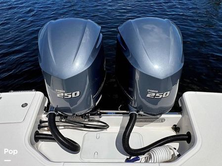 Robalo r272 image