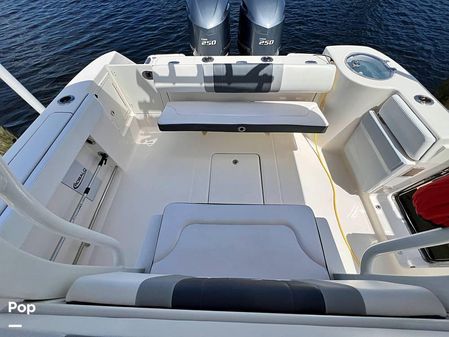 Robalo r272 image