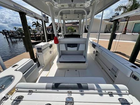 Robalo r272 image