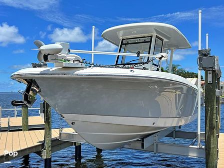 Robalo r272 image