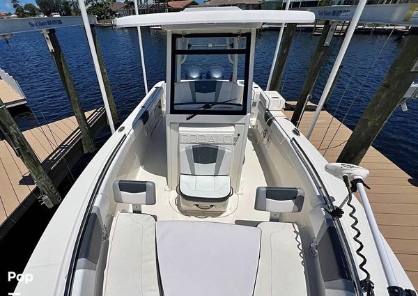 Robalo r272 image