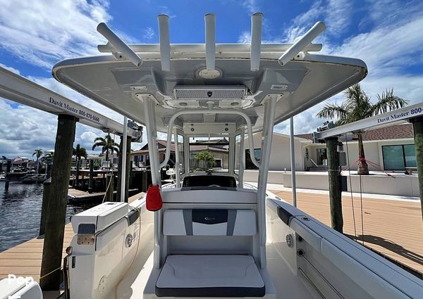 Robalo r272 image