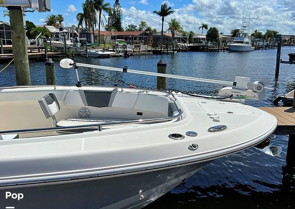 Robalo r272 image