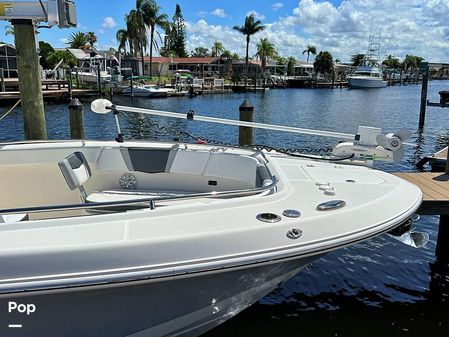 Robalo r272 image