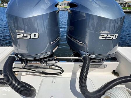 Robalo r272 image