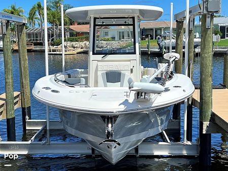 Robalo r272 image