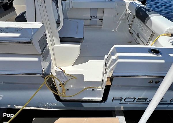 Robalo r272 image