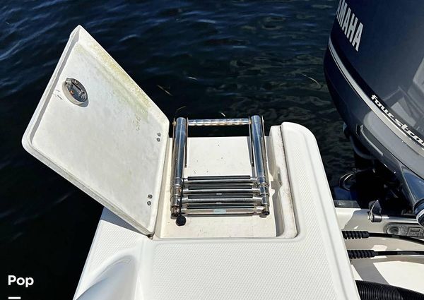 Robalo r272 image