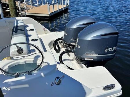 Robalo r272 image