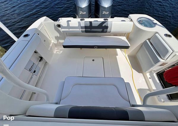 Robalo r272 image