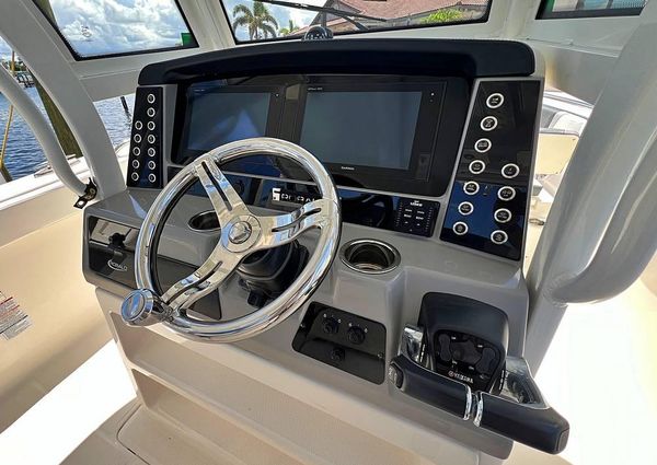 Robalo r272 image