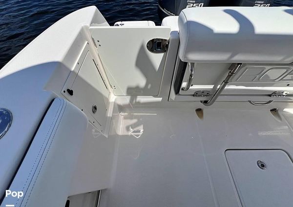 Robalo r272 image