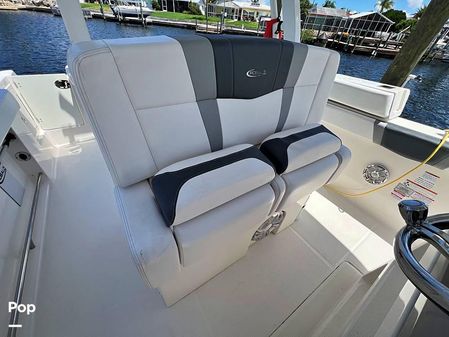 Robalo r272 image