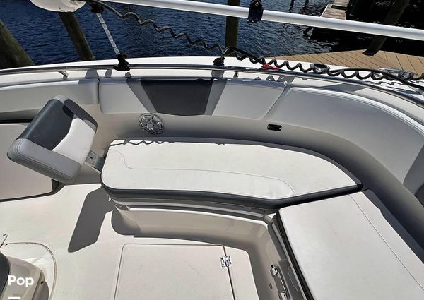 Robalo r272 image