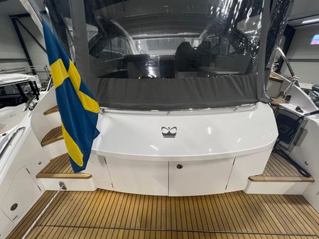 Princess Yachts V40 image