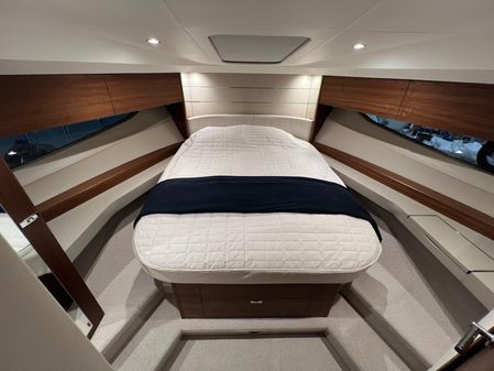 Princess Yachts V40 image