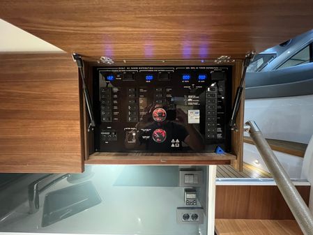 Princess Yachts V40 image