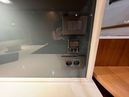 Princess Yachts V40 image