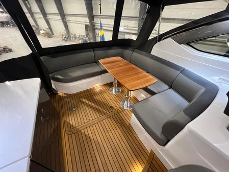 Princess Yachts V40 image