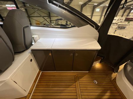 Princess Yachts V40 image