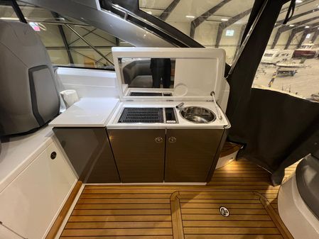 Princess Yachts V40 image