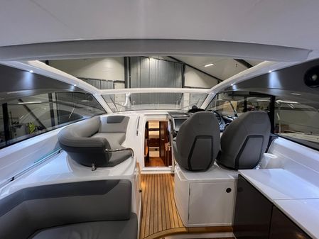 Princess Yachts V40 image