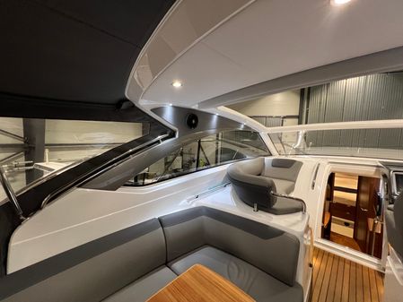 Princess Yachts V40 image