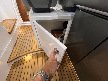 Princess Yachts V40 image