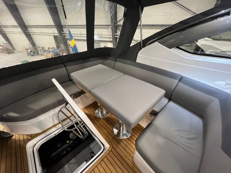 Princess Yachts V40 image