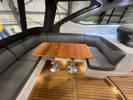 Princess Yachts V40 image