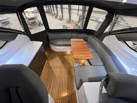 Princess Yachts V40 image