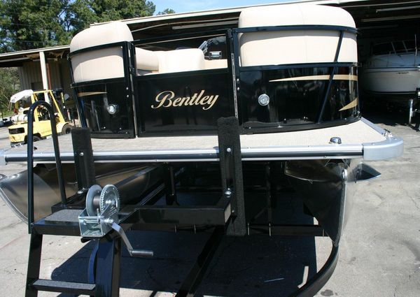 Bentley-pontoons 240-CRUISE-SE image