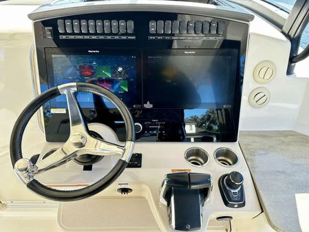 Boston Whaler 350 Realm image