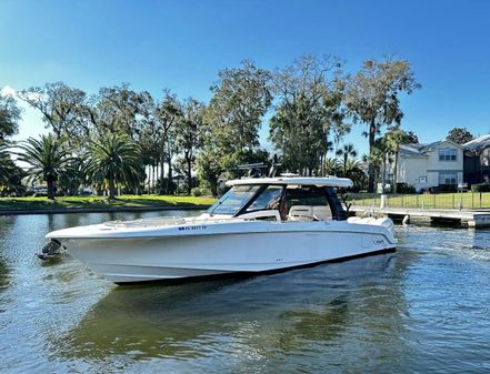 Boston Whaler 350 Realm image