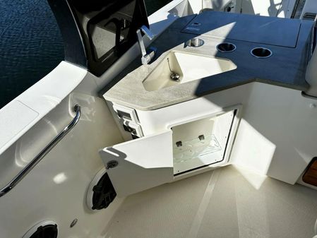 Boston Whaler 350 Realm image