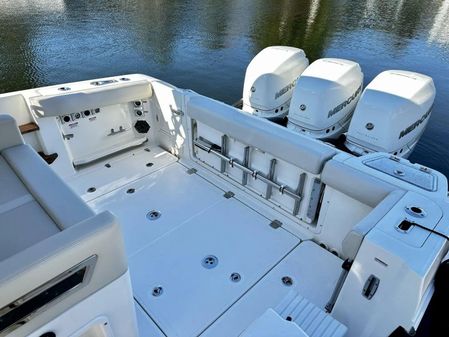 Boston Whaler 350 Realm image