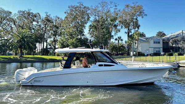 Boston Whaler 350 Realm 