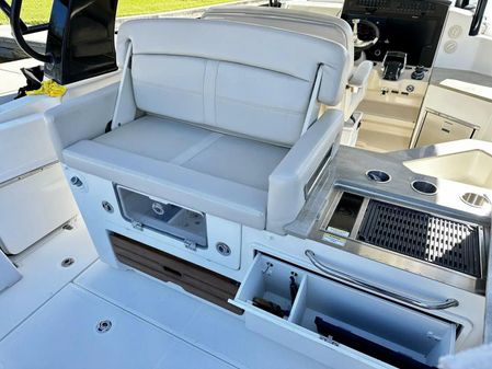 Boston Whaler 350 Realm image