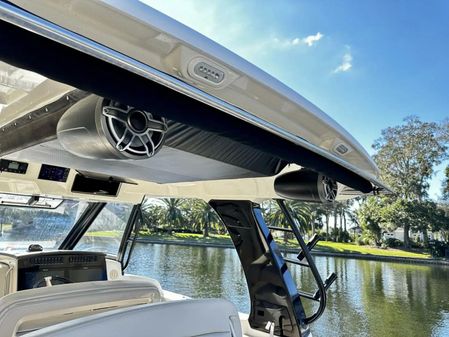 Boston Whaler 350 Realm image